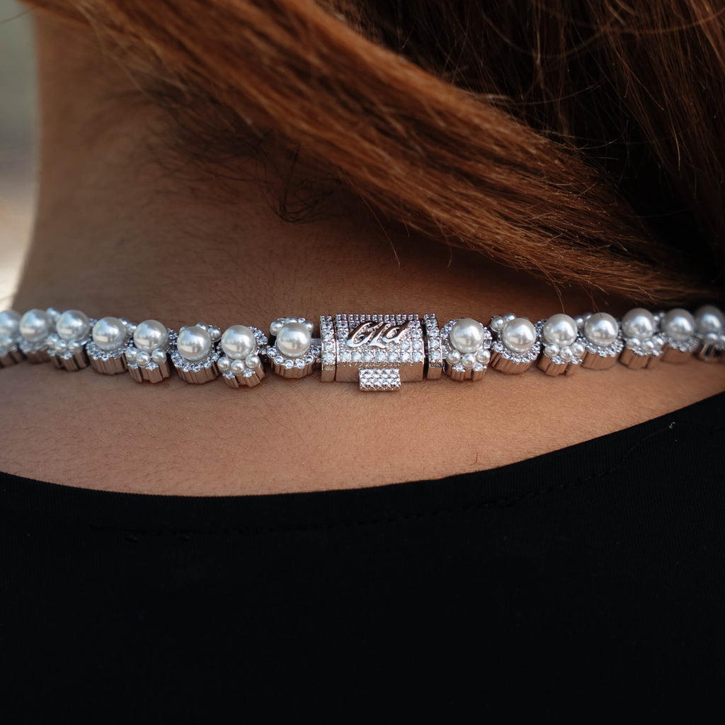 GLD Women Pearl Clustered Chain in White Gold - 10MM