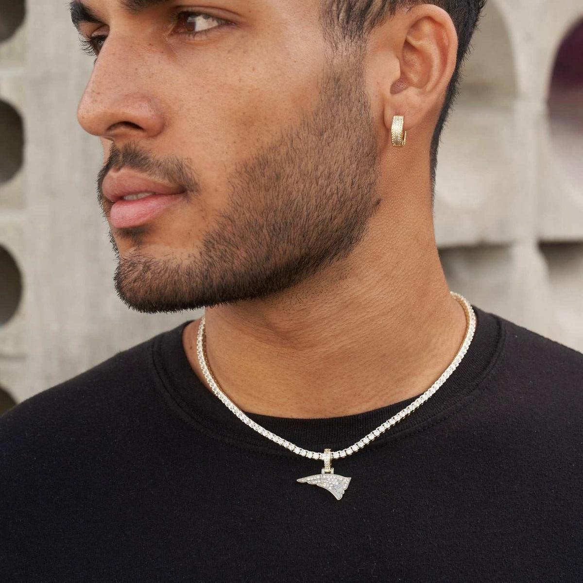 GLD Men New England Patriots Official NFL Micro Logo Pendant - Yellow Gold