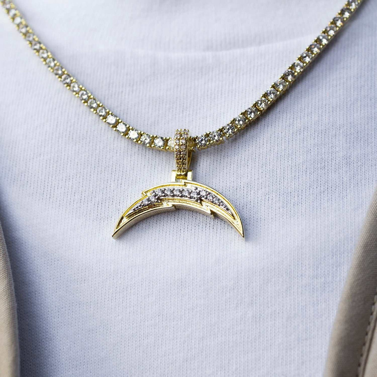 GLD Men Los Angeles Chargers Official NFL Micro Logo Pendant - Yellow Gold