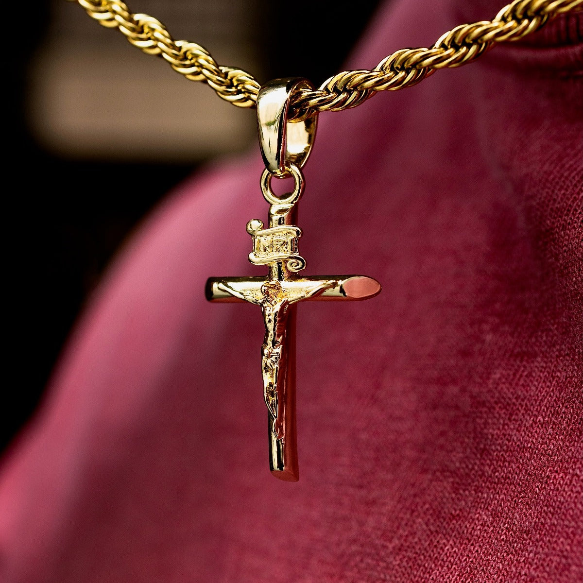 GLD Men Crucifix Pendant in Yellow Gold