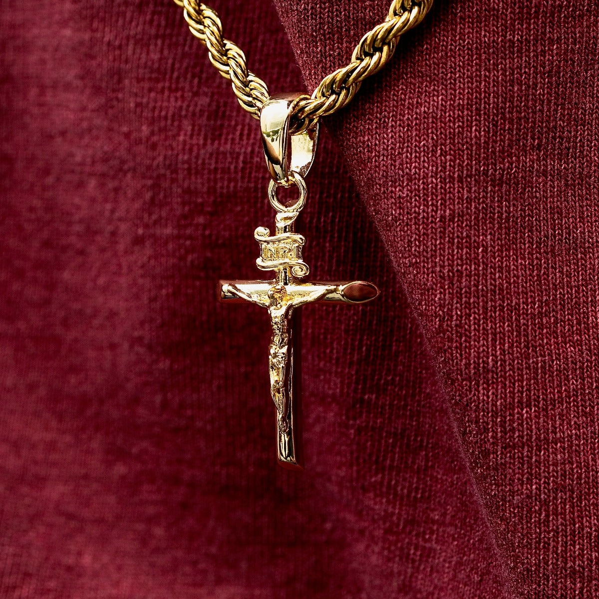 GLD Men Crucifix Pendant in Yellow Gold