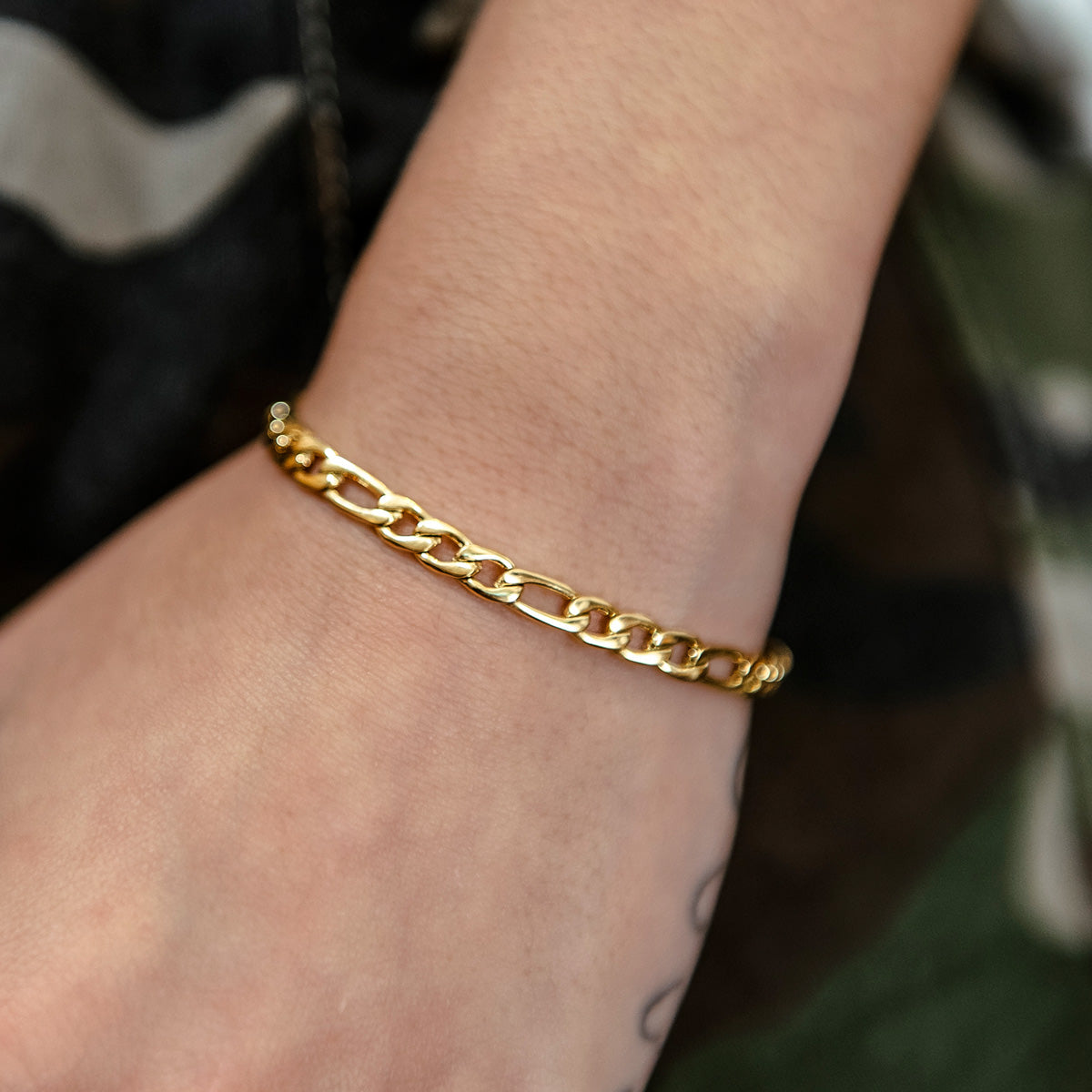 GLD Women Figaro Bracelet in Yellow Gold- 4mm
