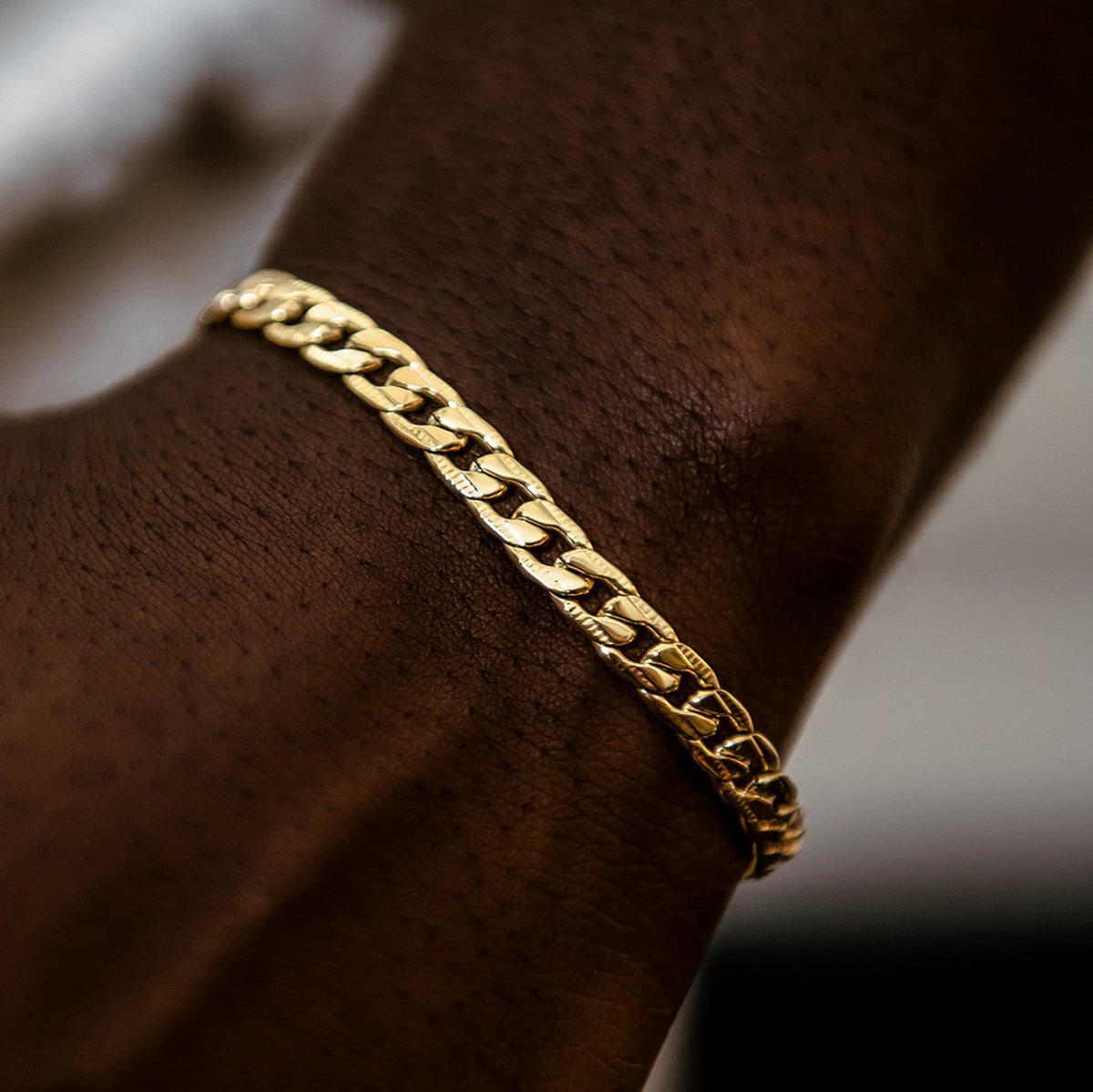 GLD PROMO Curb Chain Bracelet in Yellow Gold- 6mm