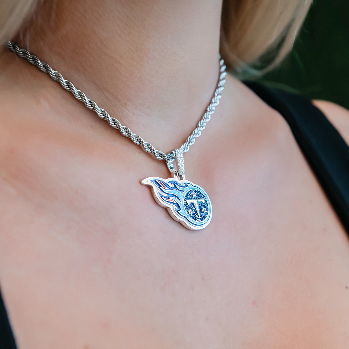 GLD Women Tennessee Titans Official NFL Pendant