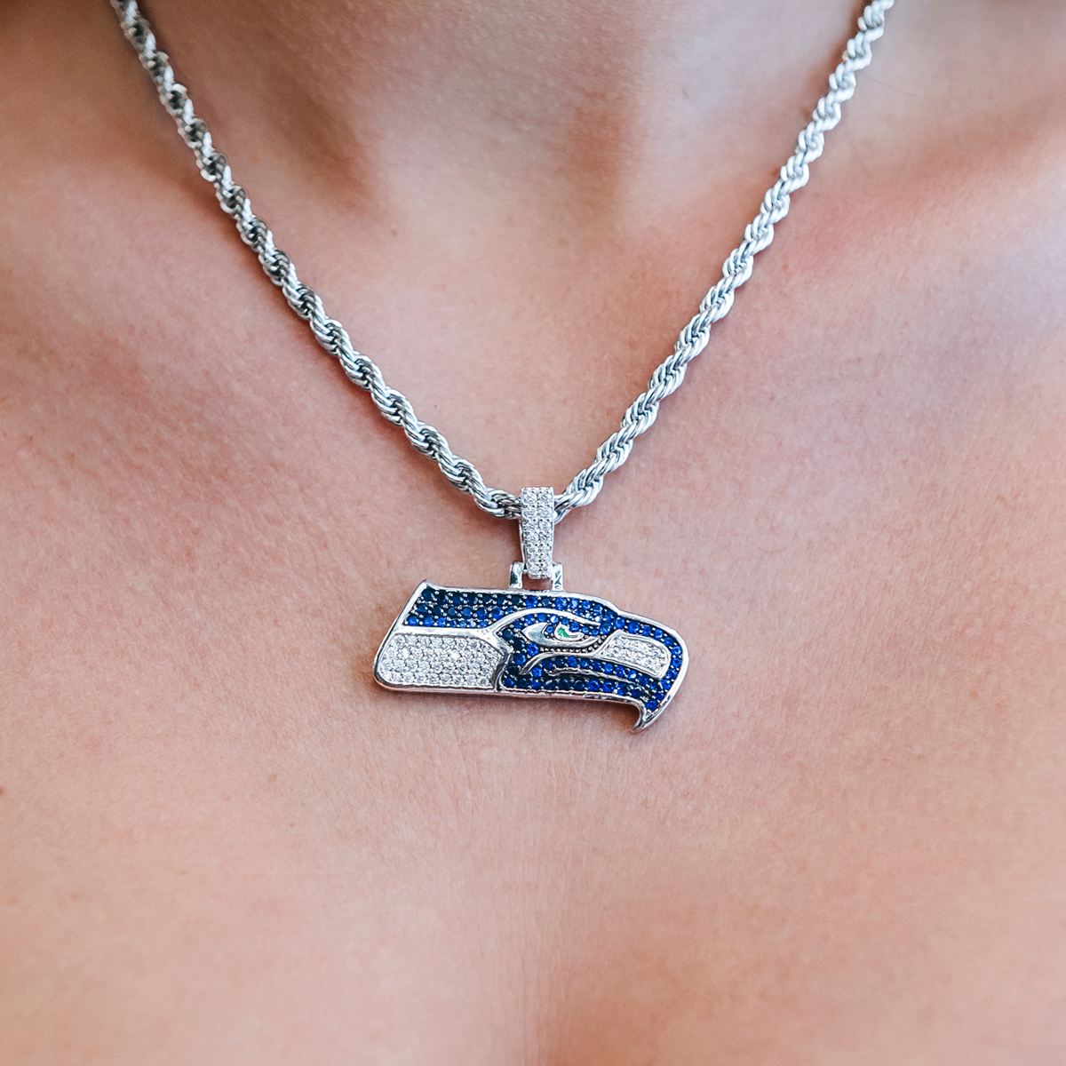 GLD Women Seattle Seahawks Official NFL Pendant