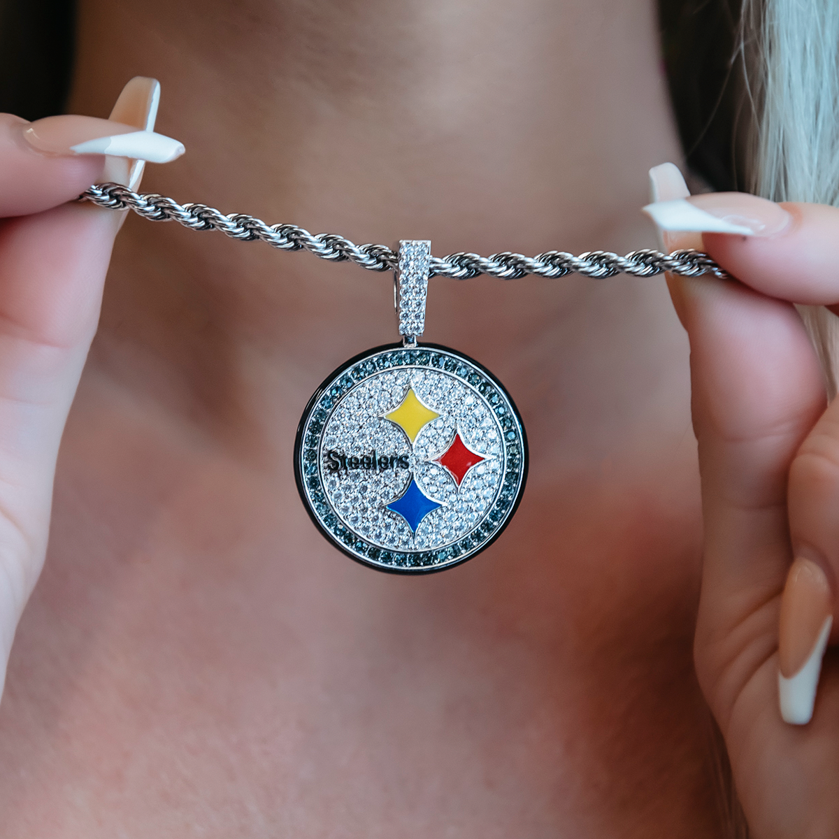 GLD Women Pittsburgh Steelers Official NFL Pendant