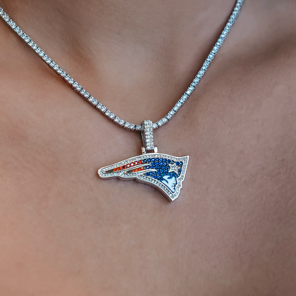 GLD Women New England Patriots Official NFL Pendant