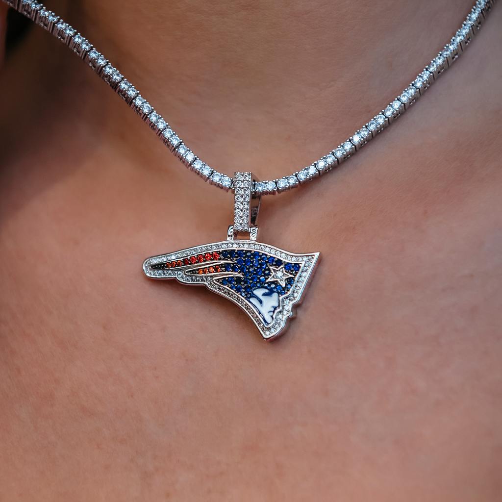 GLD Women New England Patriots Official NFL Pendant
