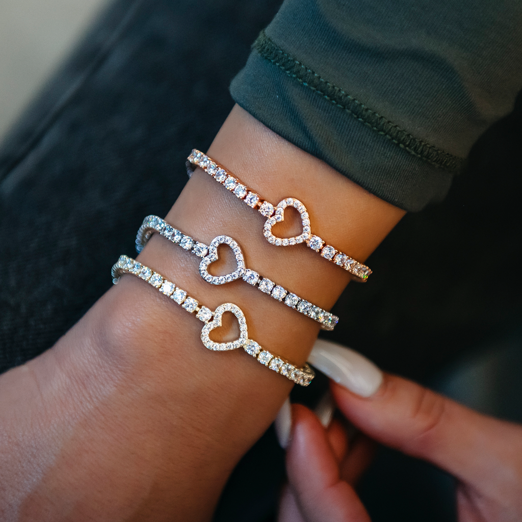 GLD Women Heart Tennis Bracelet in White Gold