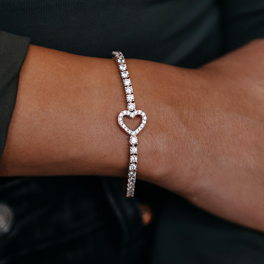 GLD PROMO - WOMEN Heart Tennis Bracelet in White Gold