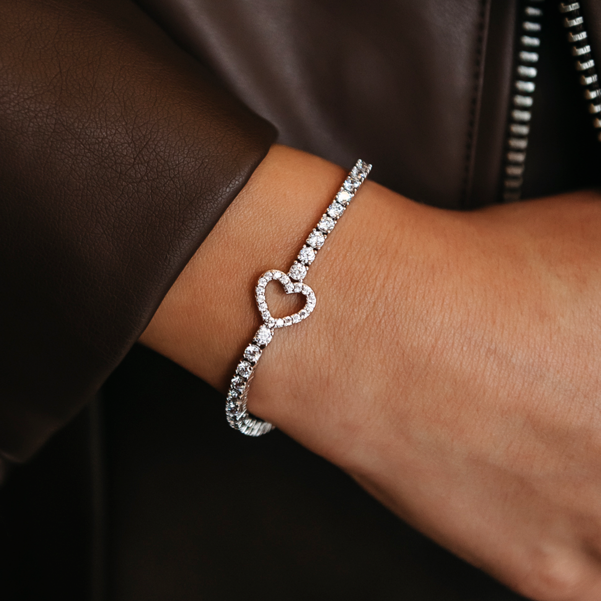 GLD Women Heart Tennis Bracelet in White Gold