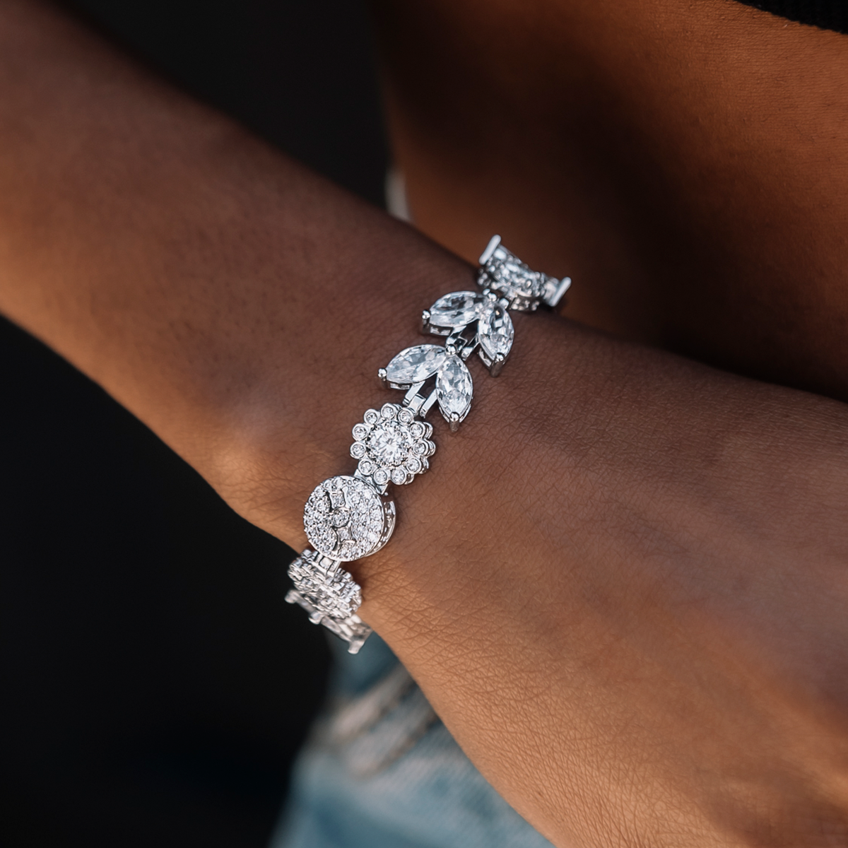 GLD PROMO - WOMEN Diamond Flower Bracelet