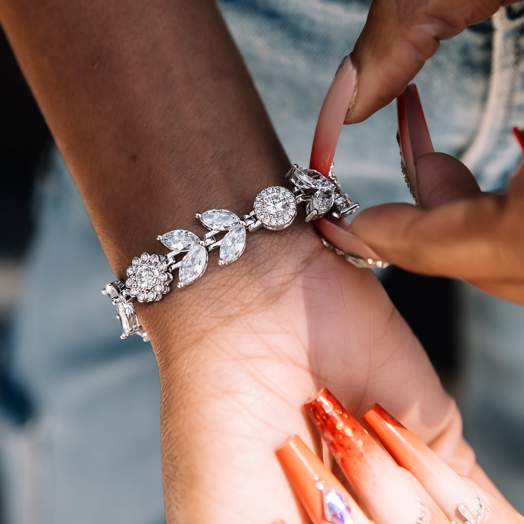GLD PROMO - WOMEN Diamond Flower Bracelet