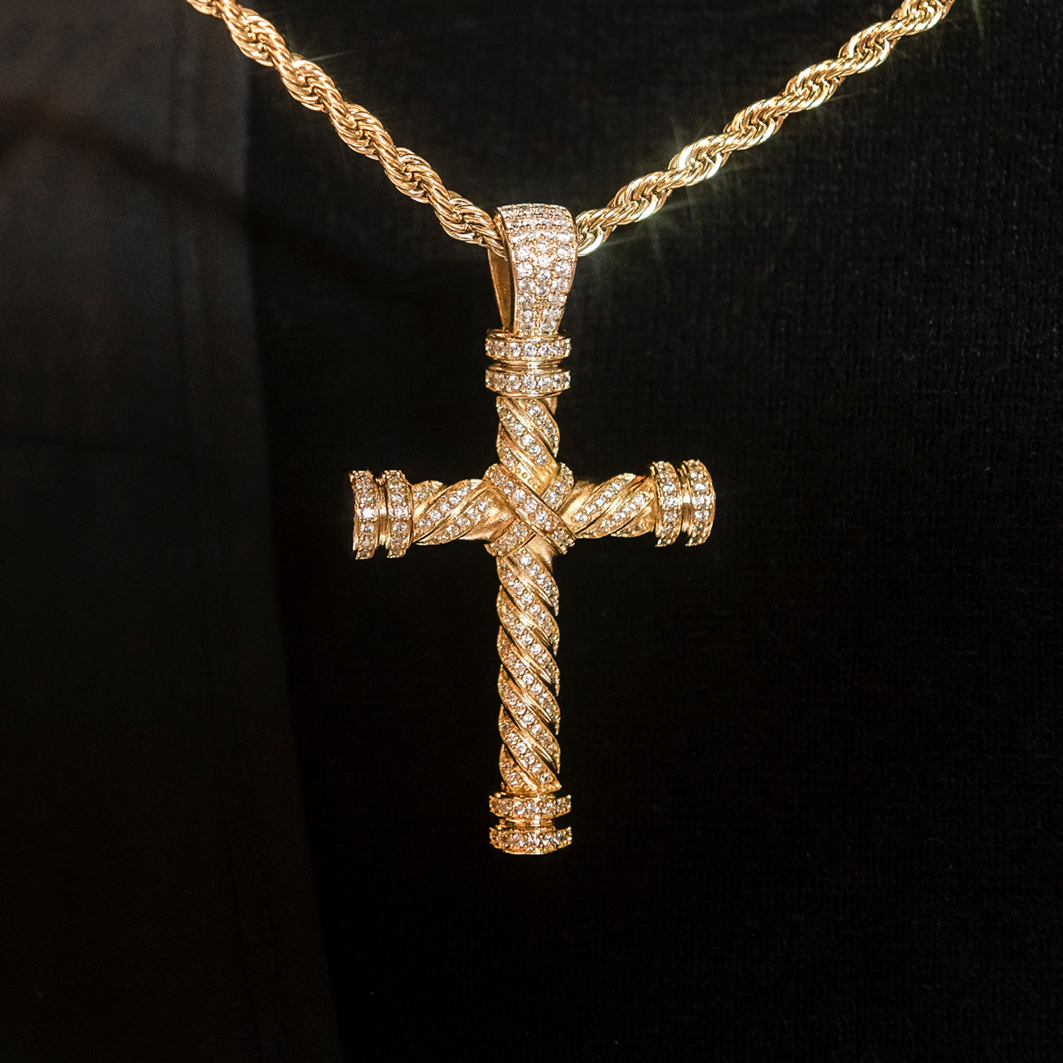 GLD PROMO Diamond Rope Cross Pendant in Yellow Gold