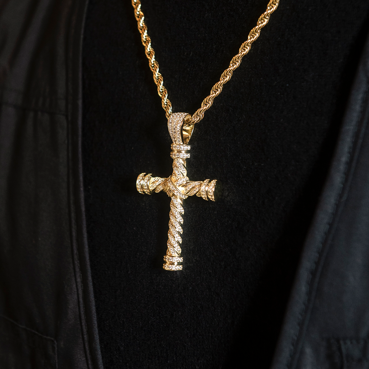 GLD PROMO Diamond Rope Cross Pendant in Yellow Gold