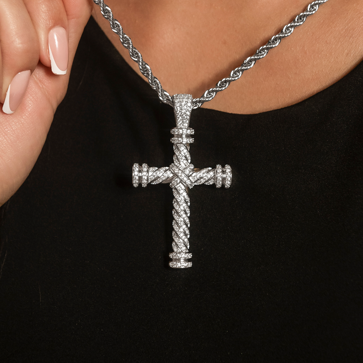 GLD Women Diamond Rope Cross Pendant in White Gold