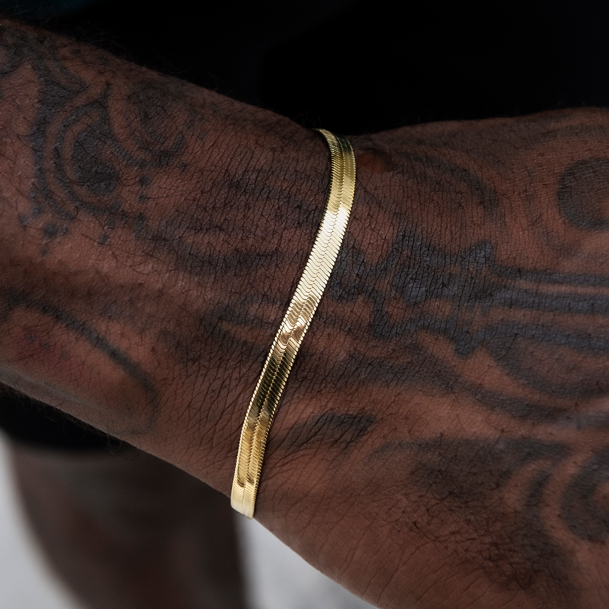 GLD PROMO Herringbone Bracelet in Yellow Gold- 4mm