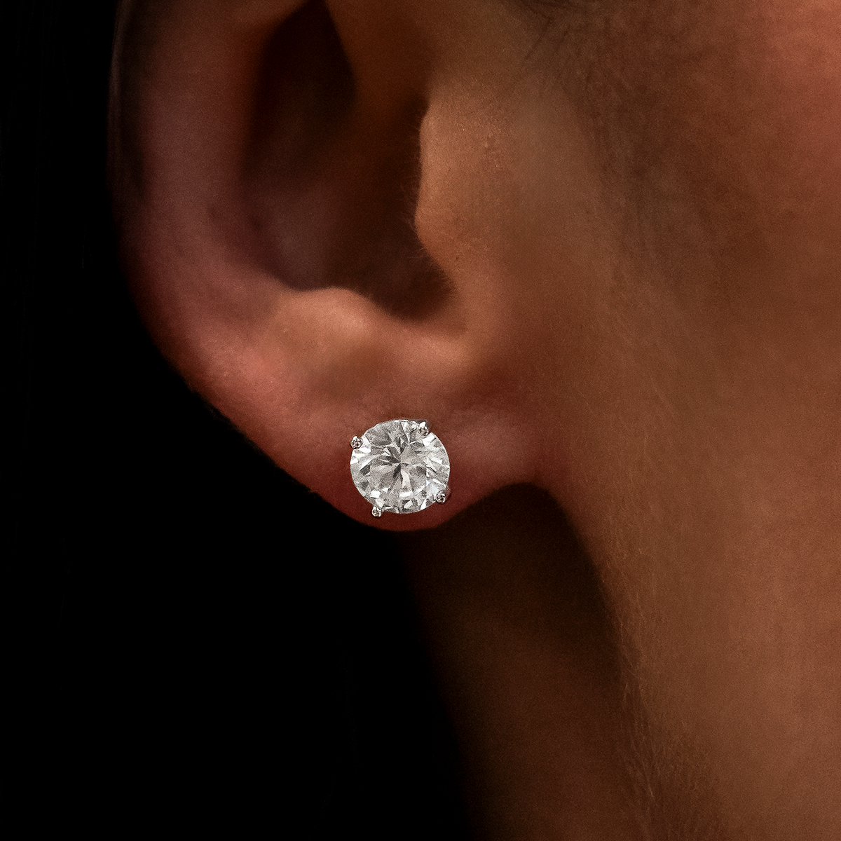 GLD Women GLD 7mm Round Cut Diamond Stud Earrings in White Gold