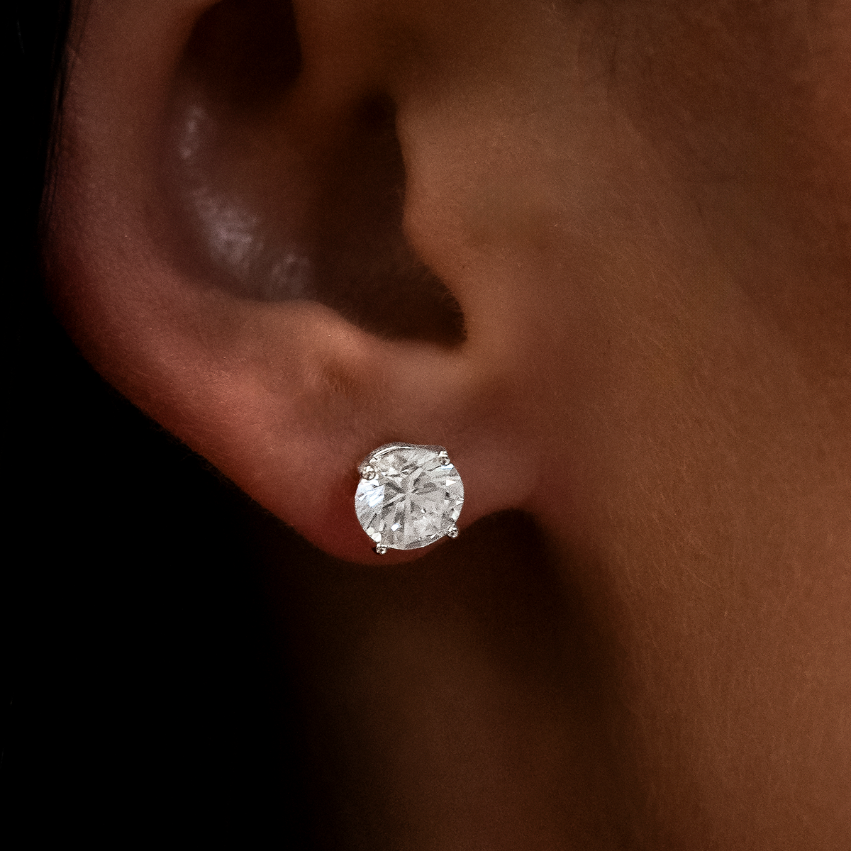 GLD Women GLD 7mm Round Cut Diamond Stud Earrings in White Gold