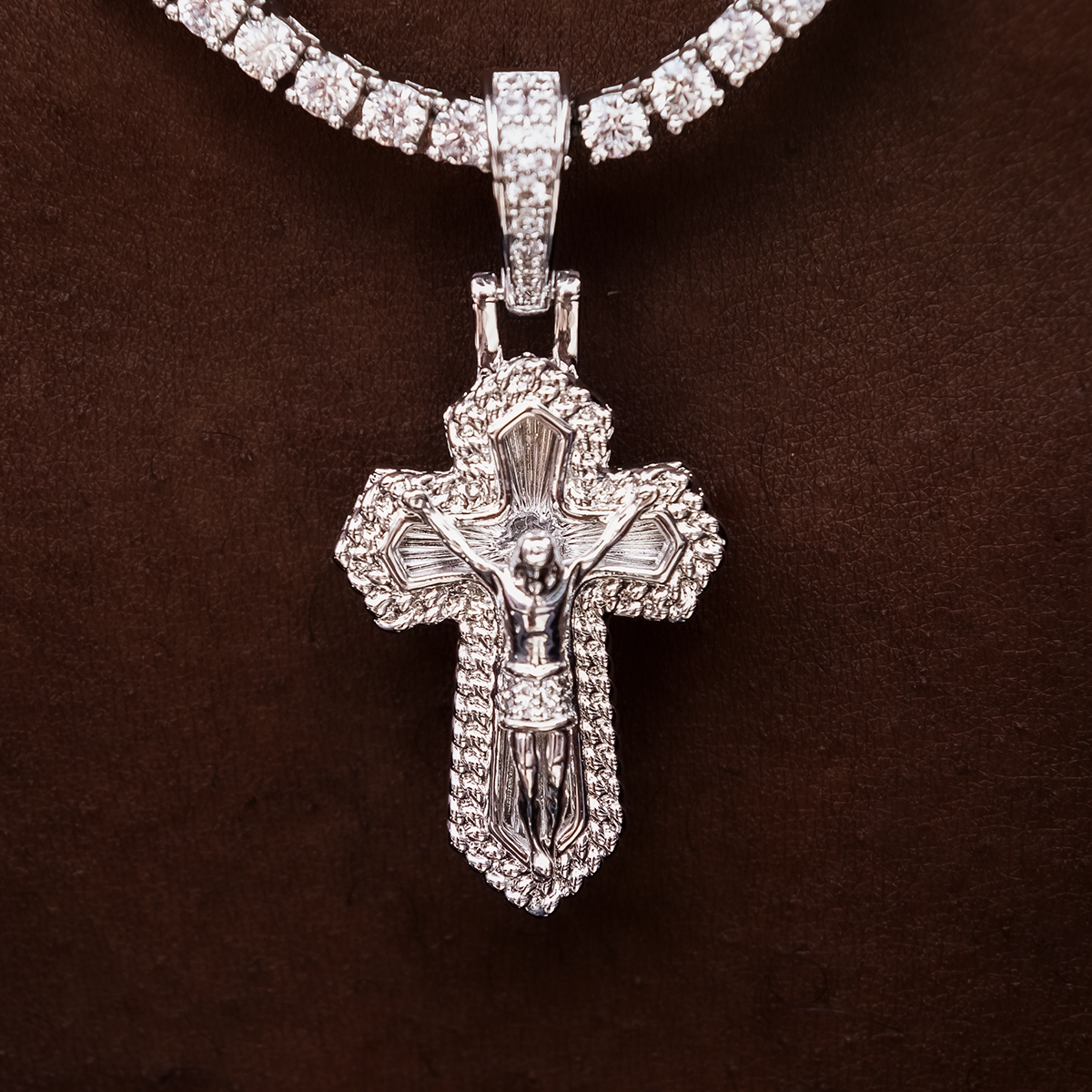 GLD Men Icon Cross Pendant in White Gold