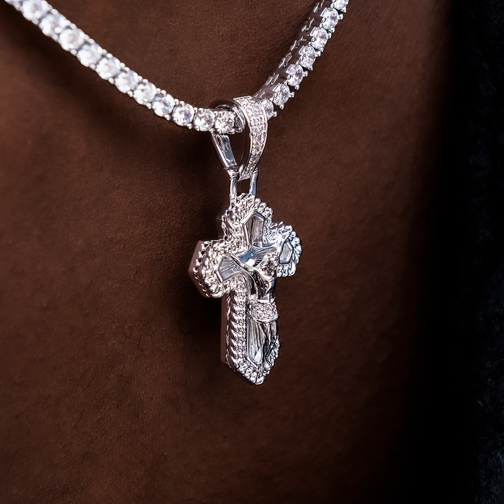 GLD Men Icon Cross Pendant in White Gold