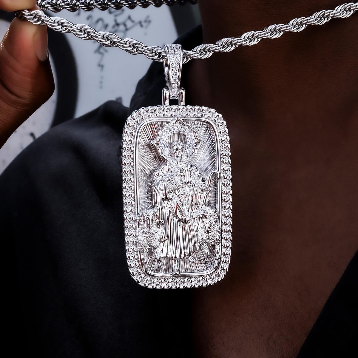 GLD PROMO Large Icon Shepherd Pendant in White Gold