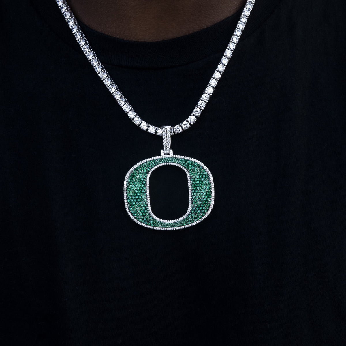 GLD Men Large Oregon Ducks Official NCAA Logo Pendant