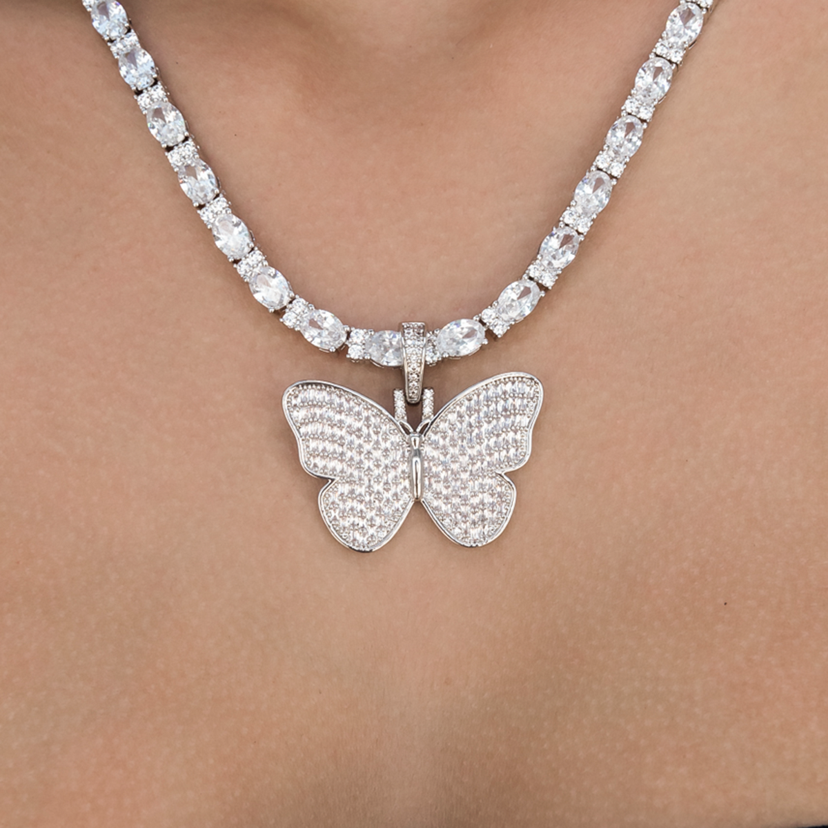 GLD PROMO SETS - WOMEN Simple Butterfly Pendant in White Gold