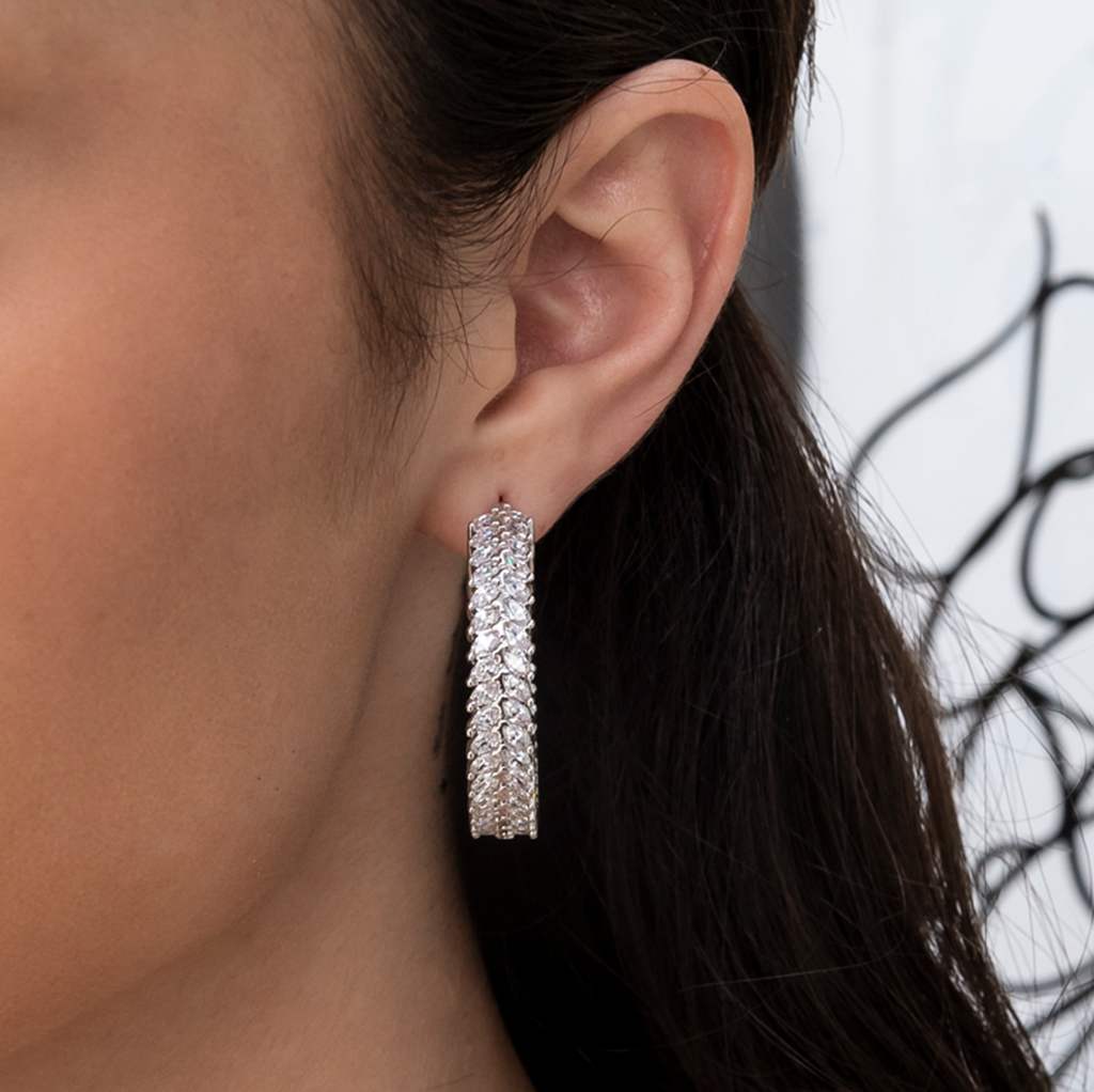 GLD PROMO - WOMEN Diamond Herringbone Hoop Earrings in White Gold