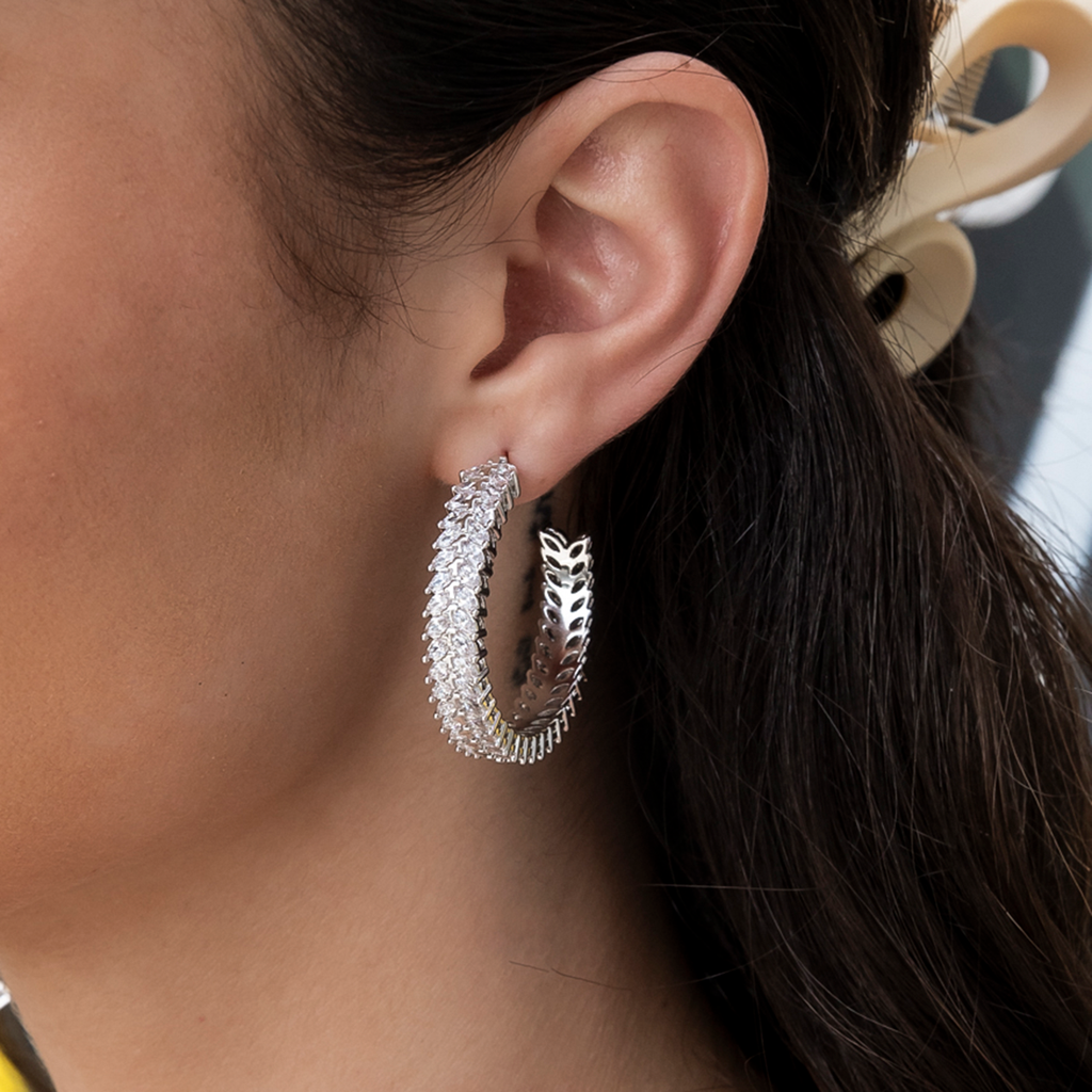 GLD PROMO - WOMEN Diamond Herringbone Hoop Earrings in White Gold