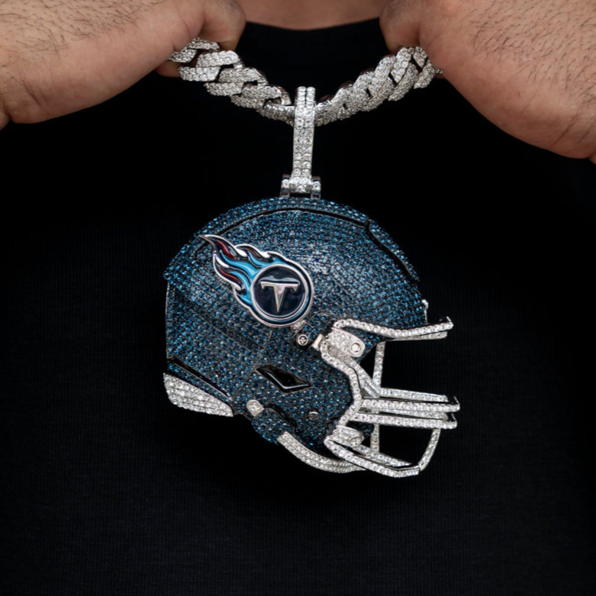 GLD Men Giant Tennessee Titans Official NFL Helmet Pendant