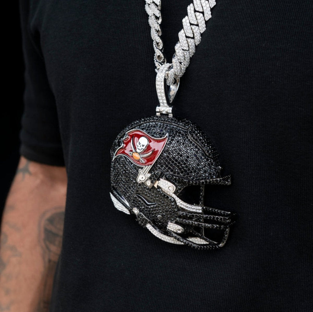 GLD Men Giant Tampa Bay Buccaneers Official NFL Helmet Pendant