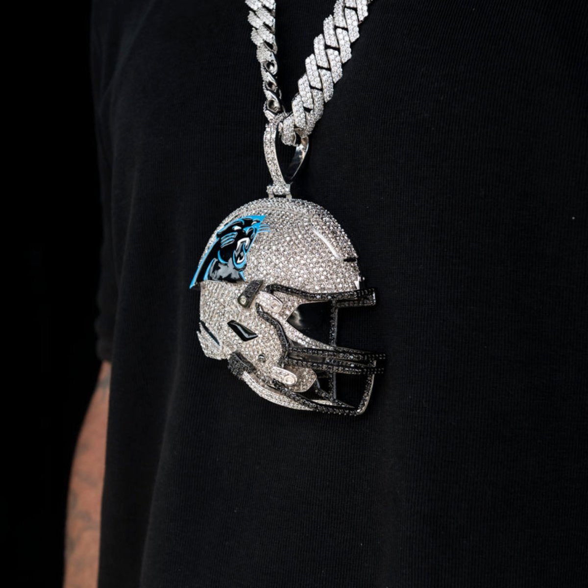 GLD Men Giant Carolina Panthers Official NFL Helmet Pendant