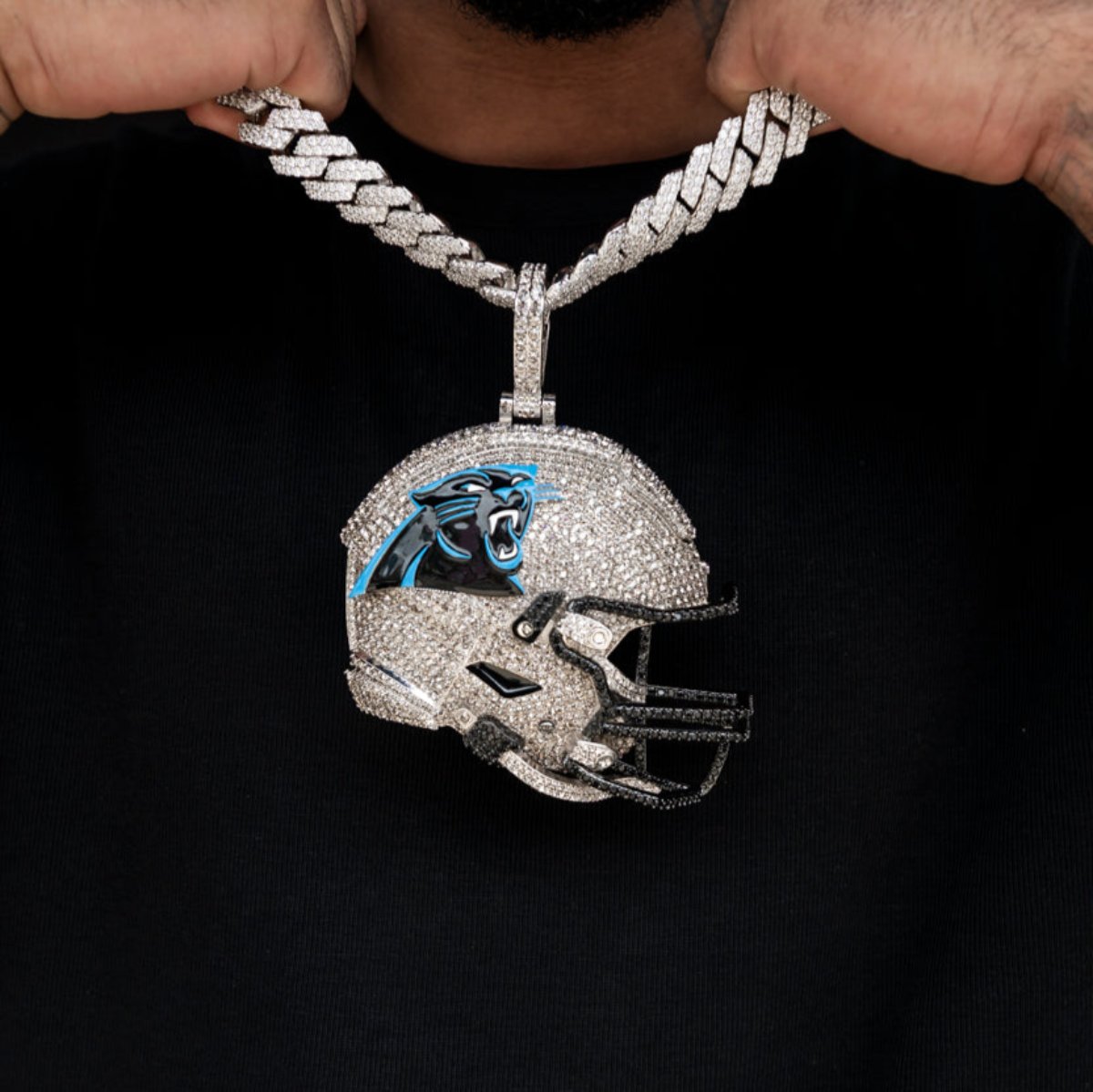 GLD Men Giant Carolina Panthers Official NFL Helmet Pendant