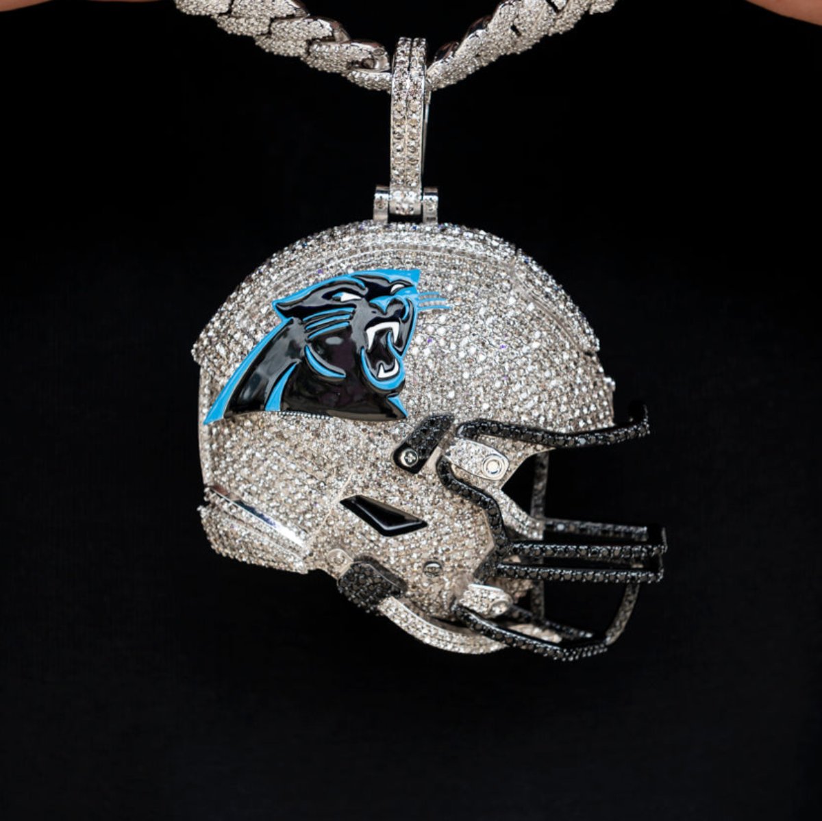 GLD Men Giant Carolina Panthers Official NFL Helmet Pendant