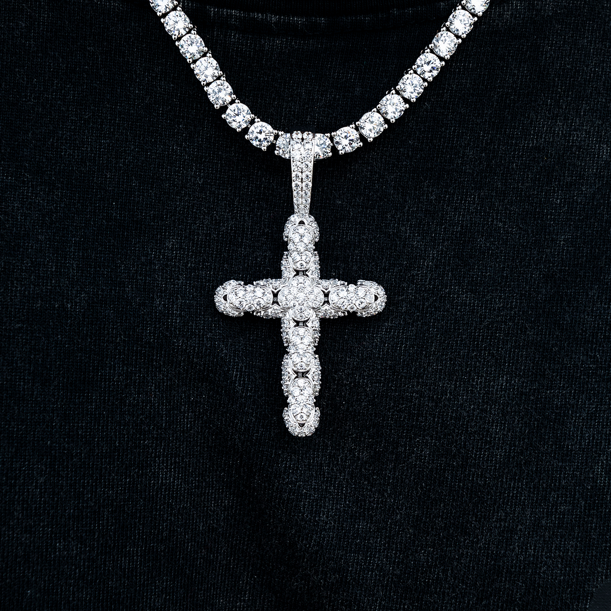 GLD Men Diamond Pave Snake Link Cross Pendant in White Gold