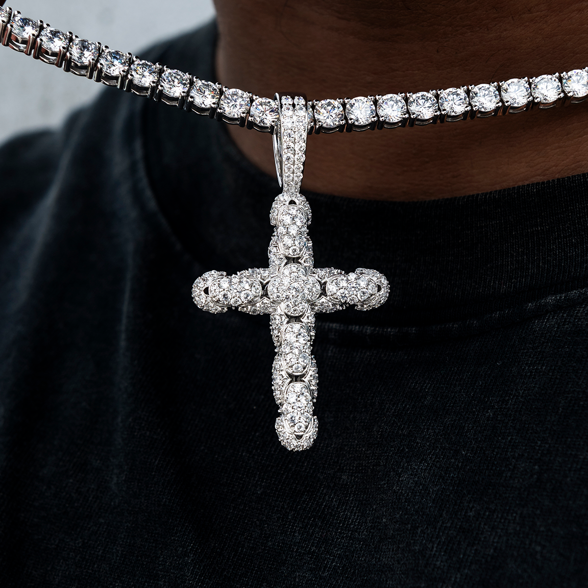 GLD Men Diamond Pave Snake Link Cross Pendant in White Gold