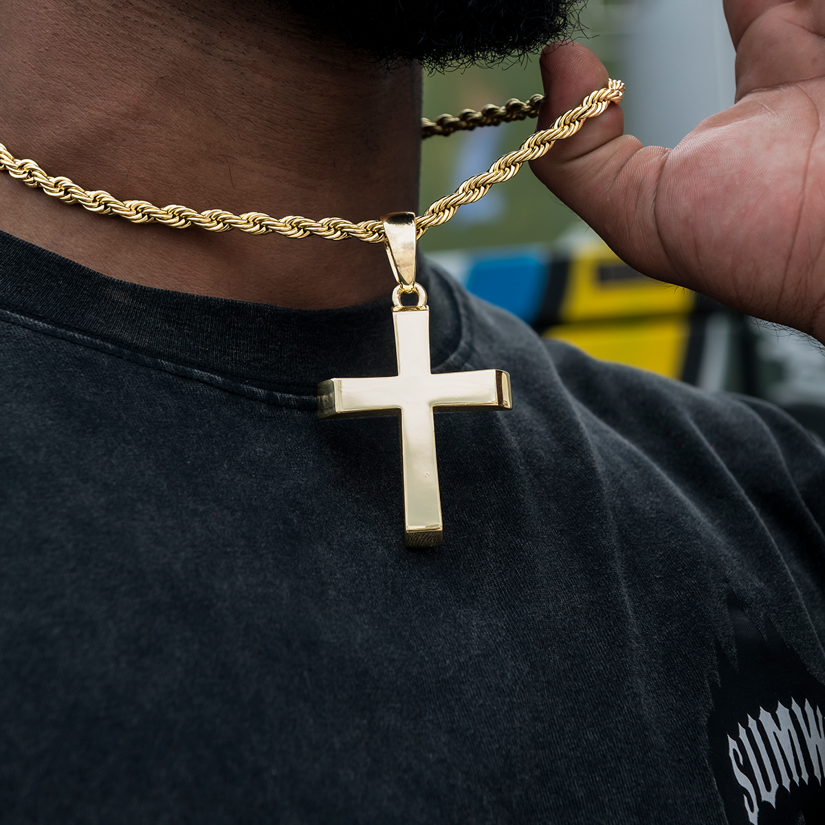 GLD PROMO Large Simple Cross Pendant in Yellow Gold