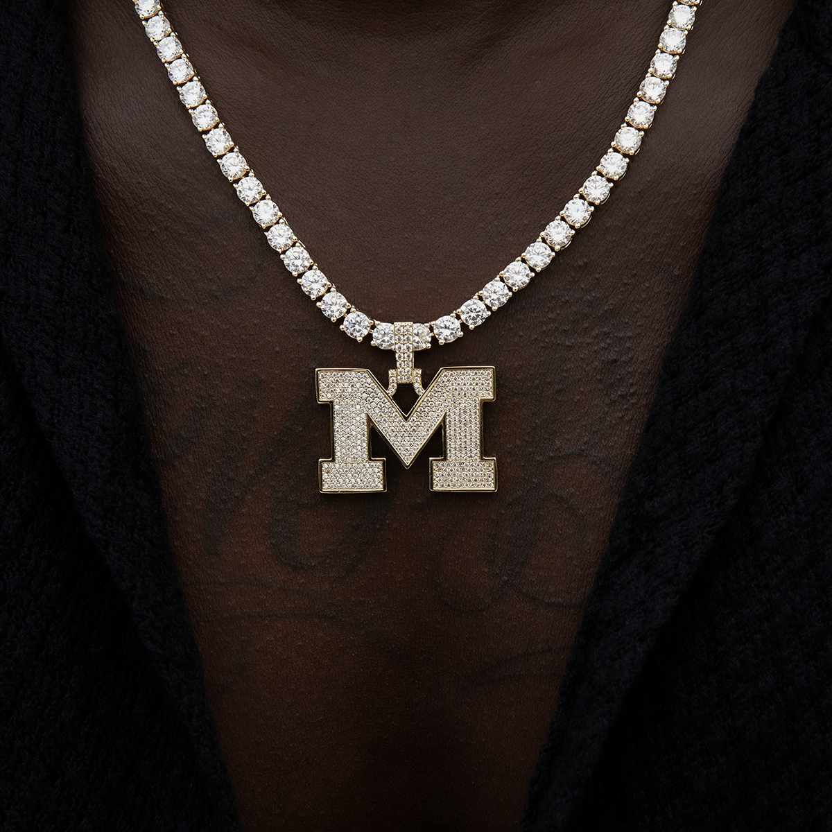 GLD Men University of Michigan Wolverines Official NCAA Micro Logo Pendant in Yellow Gold