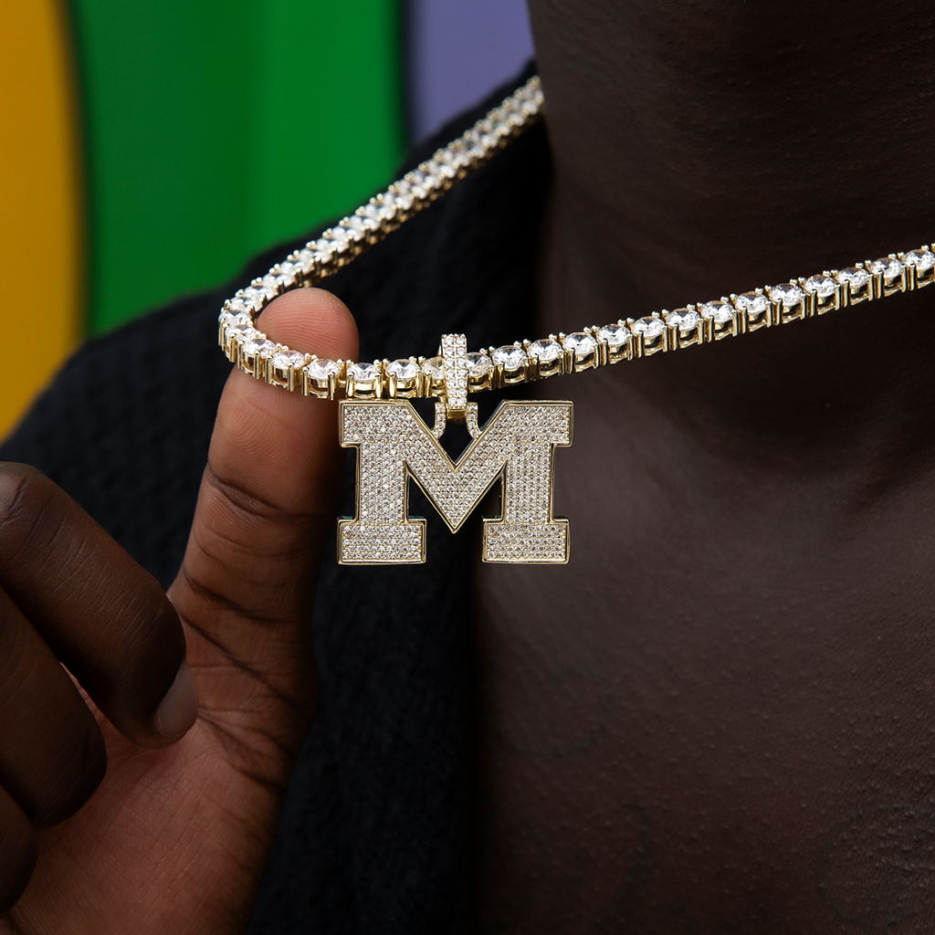 GLD Men University of Michigan Wolverines Official NCAA Micro Logo Pendant in Yellow Gold