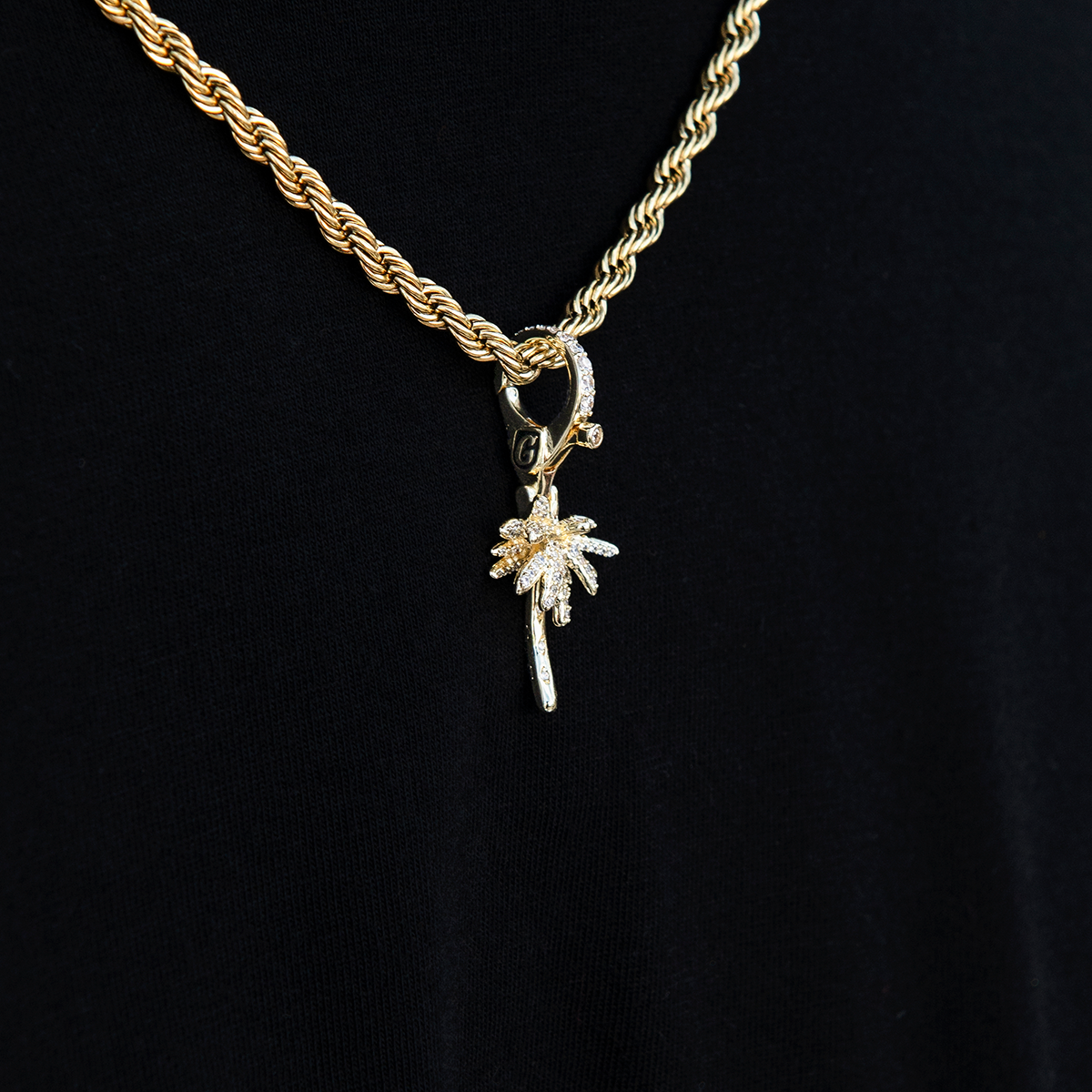 GLD PROMO Palm Tree Clip On Pendant in Yellow Gold