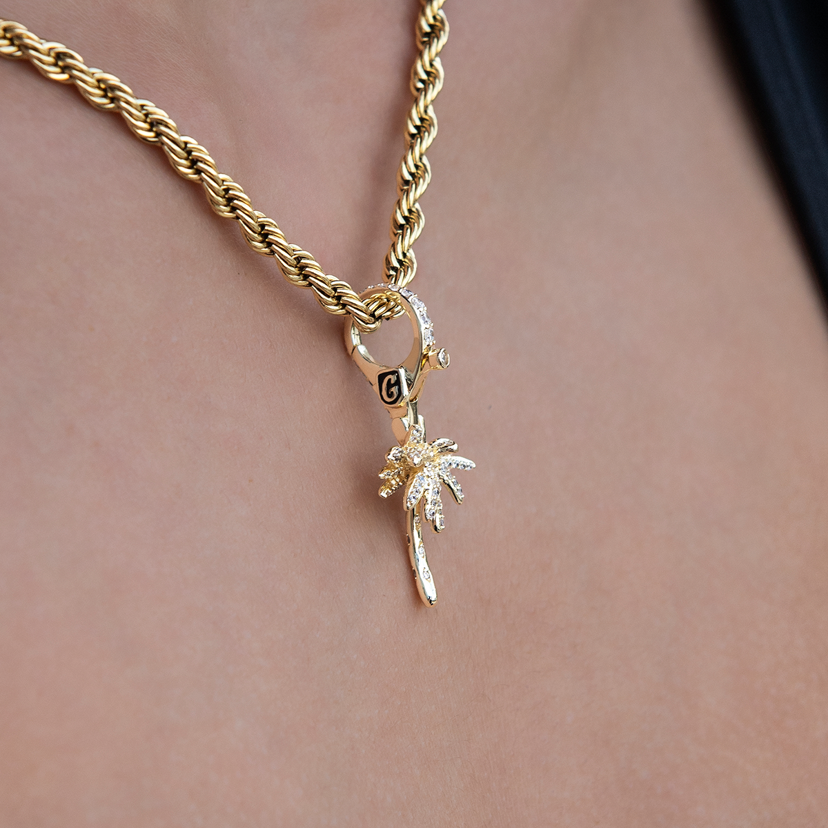 GLD PROMO - WOMEN Palm Tree Clip On Charm Pendant in Yellow Gold