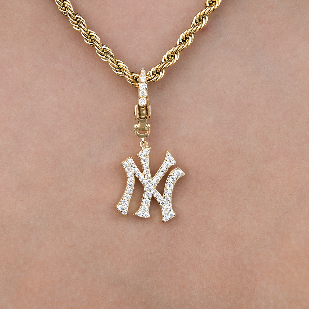 GLD Women New York Yankees Official MLB Micro Logo Clip On Charm Pendant in Yellow Gold