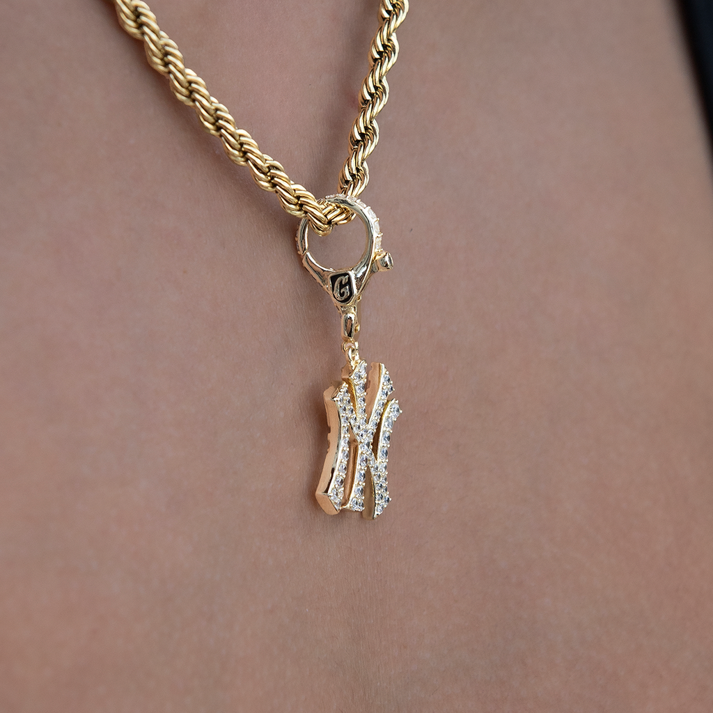 GLD Women New York Yankees Official MLB Micro Logo Clip On Charm Pendant in Yellow Gold