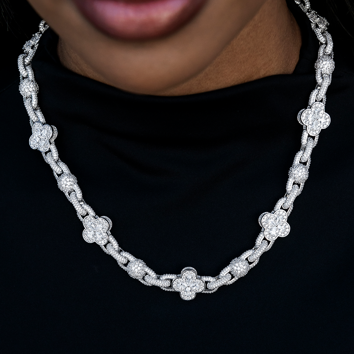 GLD PROMO - WOMEN Diamond Ball Clover Mariner Necklace in White Gold- 10mm
