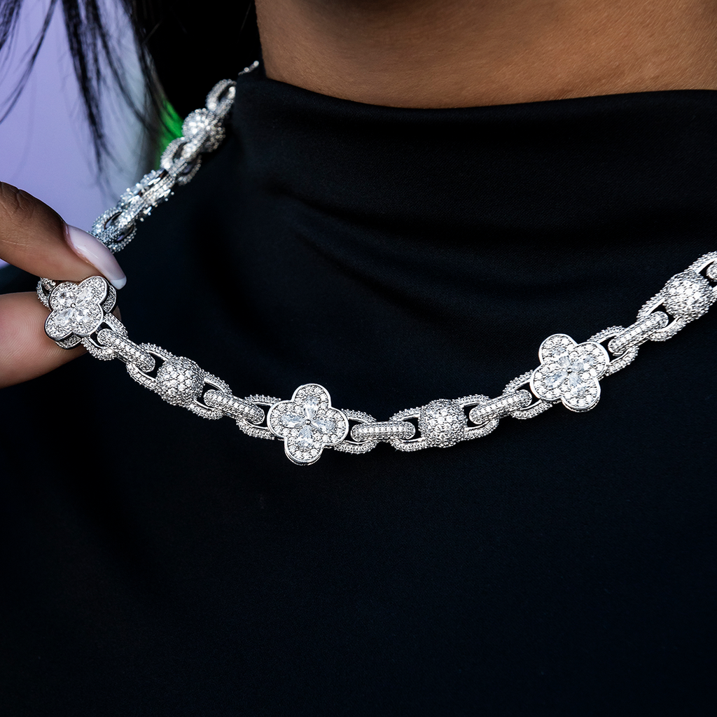 GLD PROMO - WOMEN Diamond Ball Clover Mariner Necklace in White Gold- 10mm