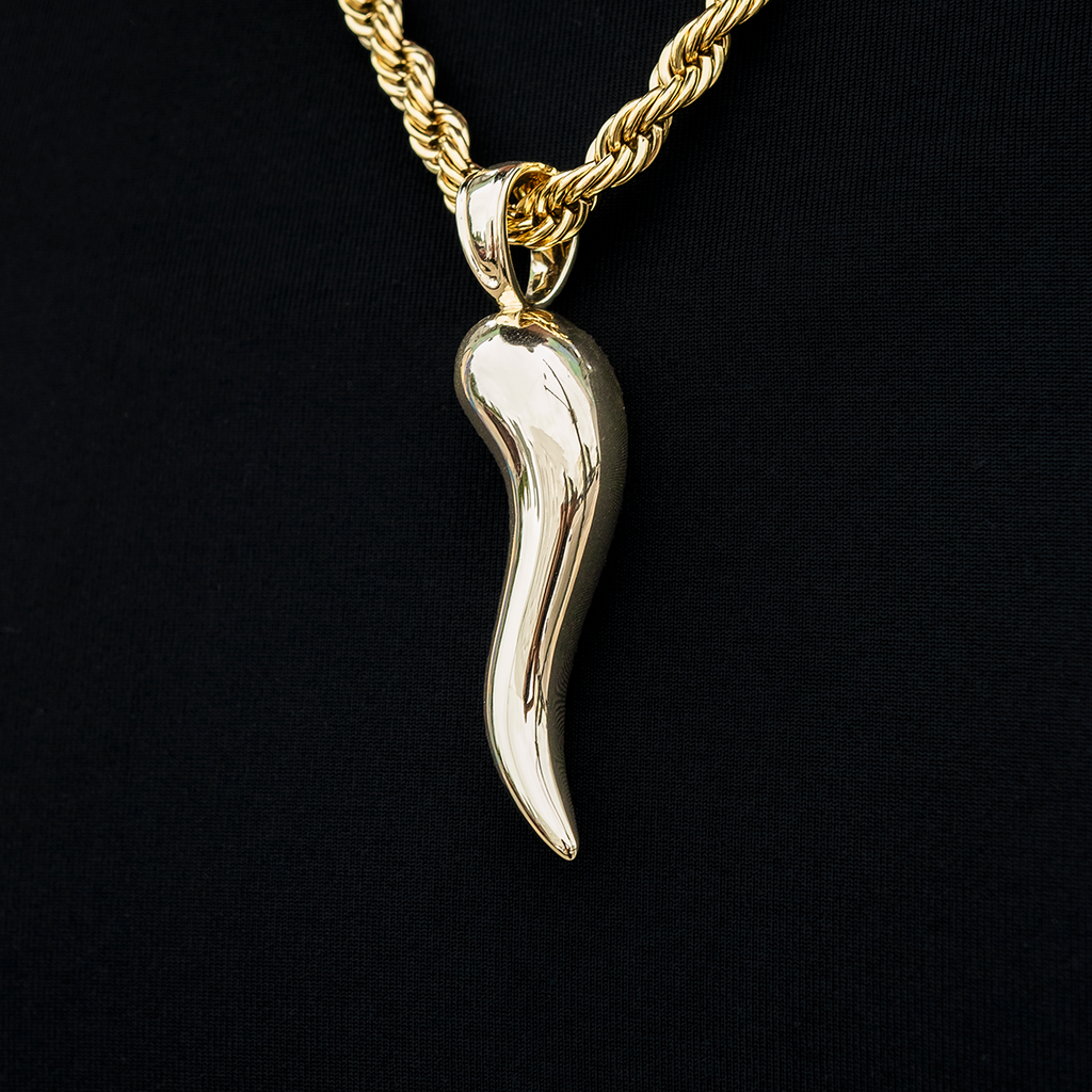 GLD PROMO Large Italian Horn Pendant in Yellow Gold