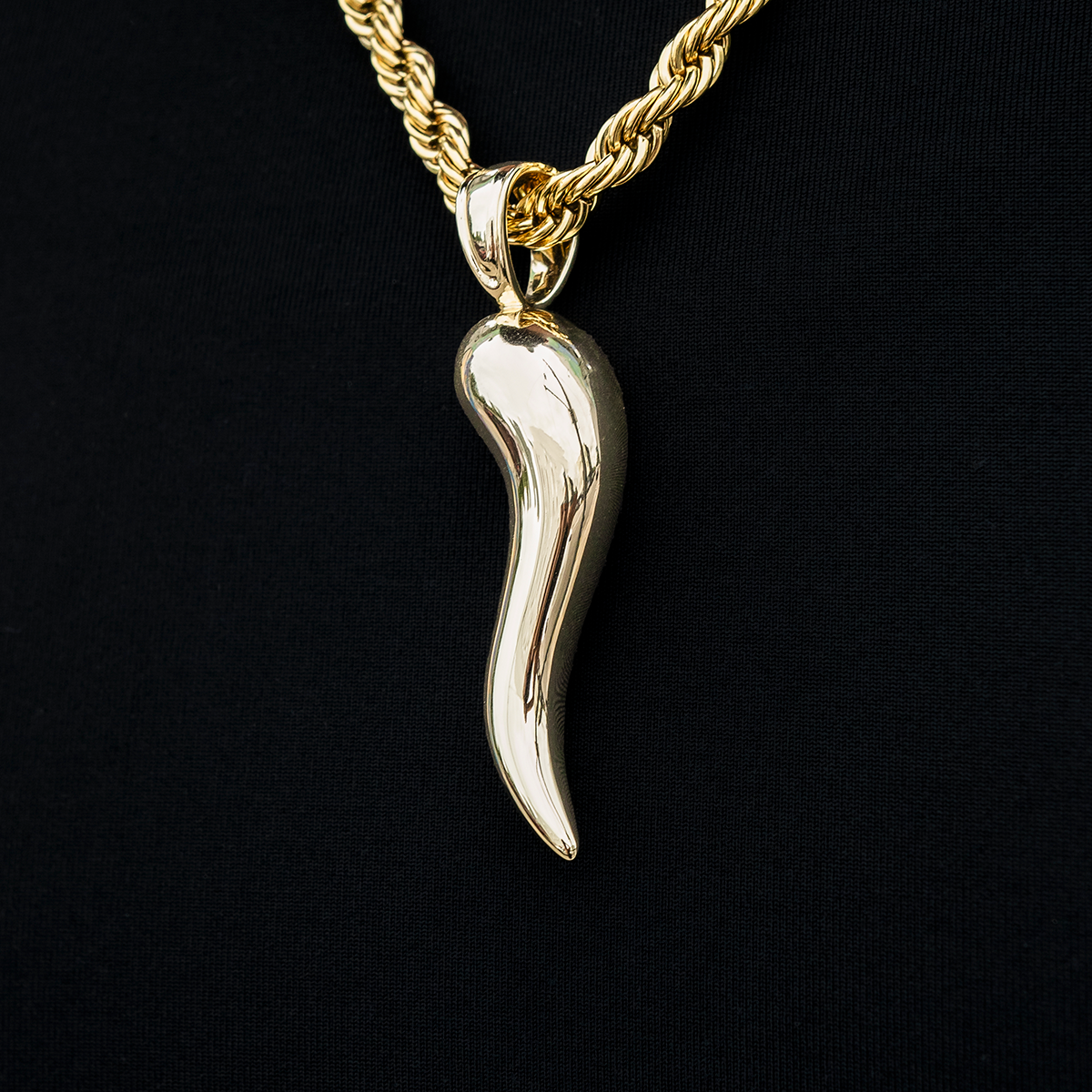 GLD PROMO Large Italian Horn Pendant in Yellow Gold