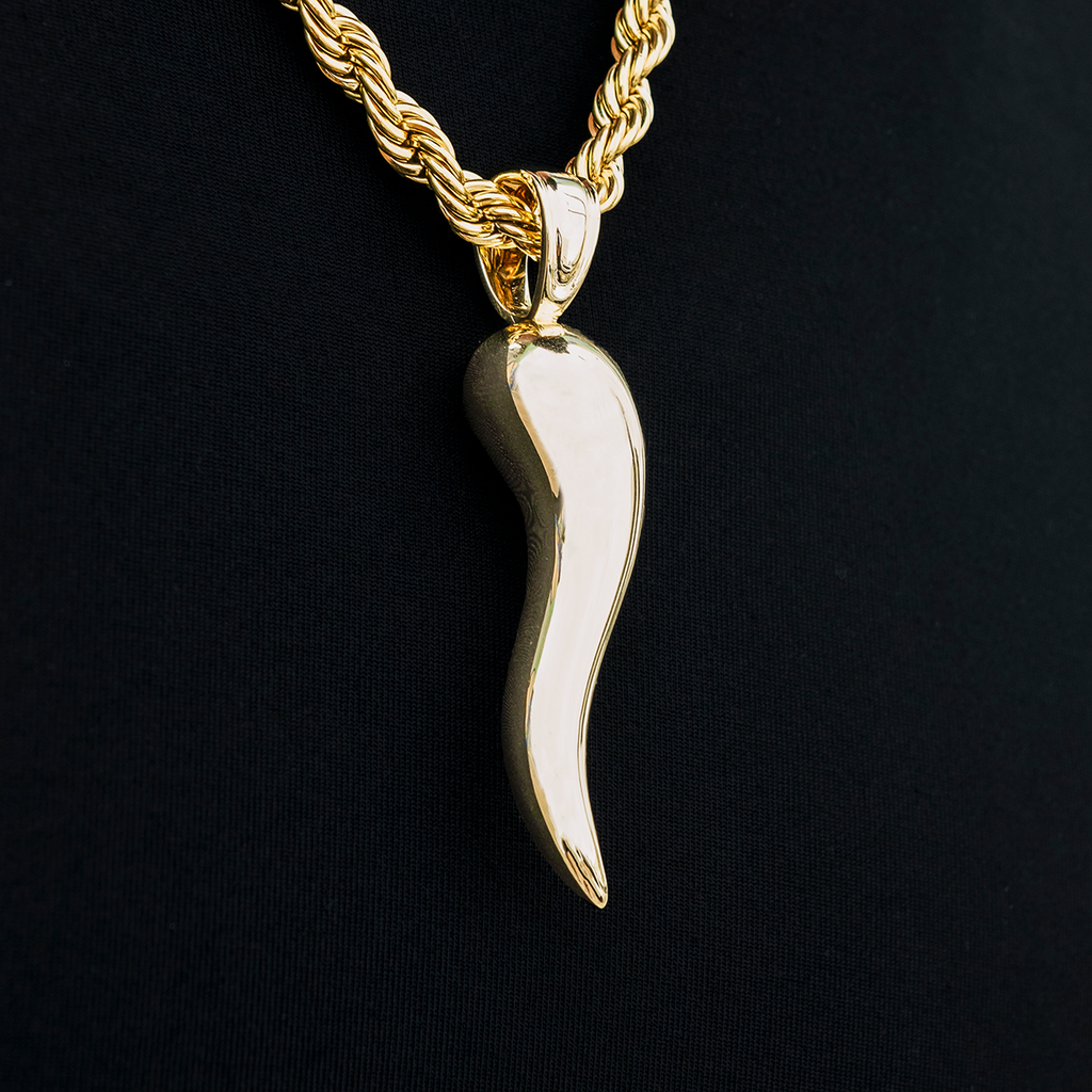 GLD PROMO Large Italian Horn Pendant in Yellow Gold
