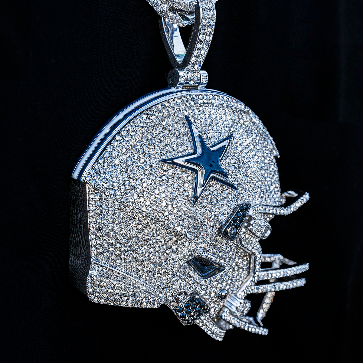 GLD Men Giant Dallas Cowboys Official NFL Helmet Pendant